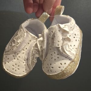 Cat & Jack Girls Crib Shoes 0-3 Months NWT